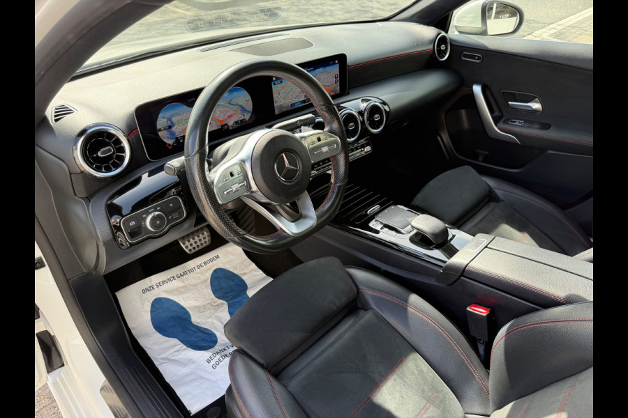 Mercedes-Benz A-Klasse 200 AMG LED/PDC/CAM/LEER/NAVI/LMV18