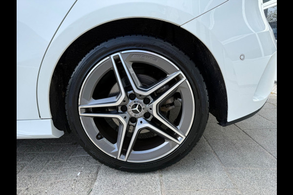 Mercedes-Benz A-Klasse 200 AMG LED/PDC/CAM/LEER/NAVI/LMV18