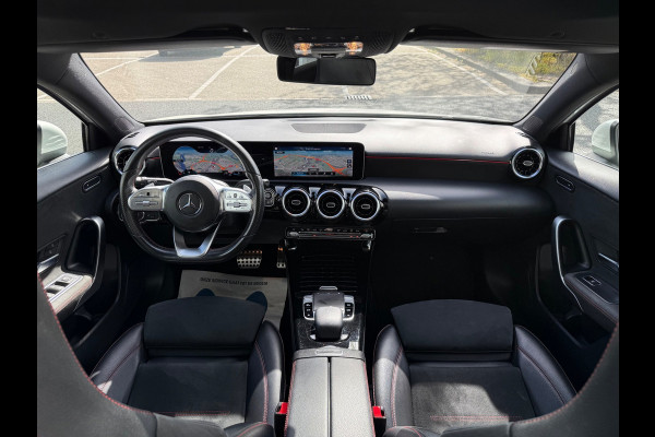 Mercedes-Benz A-Klasse 200 AMG LED/PDC/CAM/LEER/NAVI/LMV18