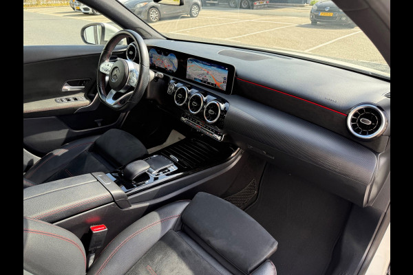 Mercedes-Benz A-Klasse 200 AMG LED/PDC/CAM/LEER/NAVI/LMV18