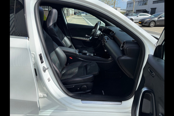 Mercedes-Benz A-Klasse 200 AMG LED/PDC/CAM/LEER/NAVI/LMV18
