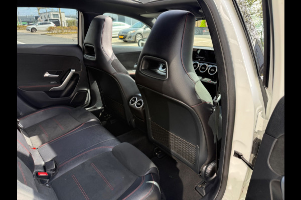 Mercedes-Benz A-Klasse 200 AMG LED/PDC/CAM/LEER/NAVI/LMV18