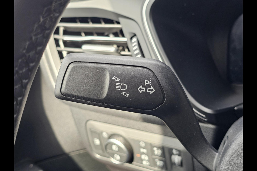 Ford Kuga 2.5 PHEV Titanium | Wegklapbare trekhaak |Achteruitrijcamera | Cruise control | Draadloos laden | LED |