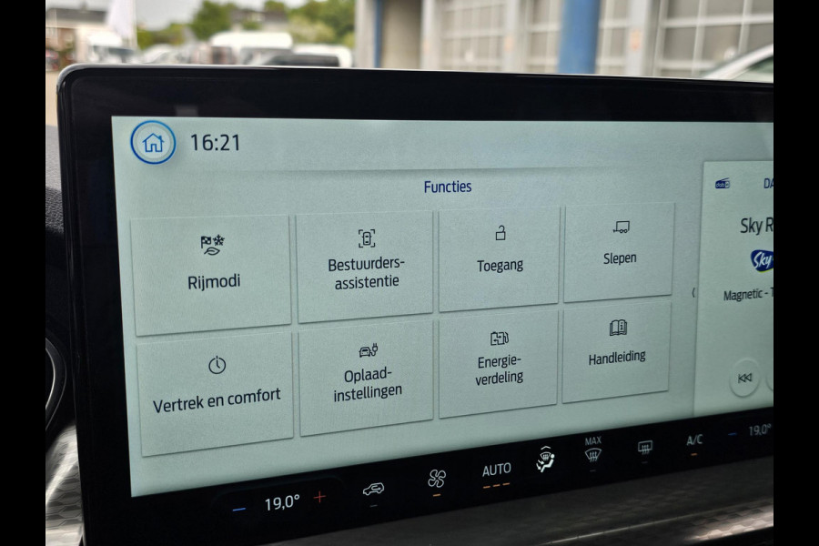 Ford Kuga 2.5 PHEV Titanium | Wegklapbare trekhaak |Achteruitrijcamera | Cruise control | Draadloos laden | LED |