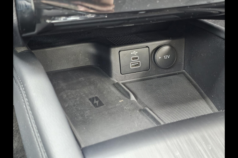 Ford Kuga 2.5 PHEV Titanium | Wegklapbare trekhaak |Achteruitrijcamera | Cruise control | Draadloos laden | LED |