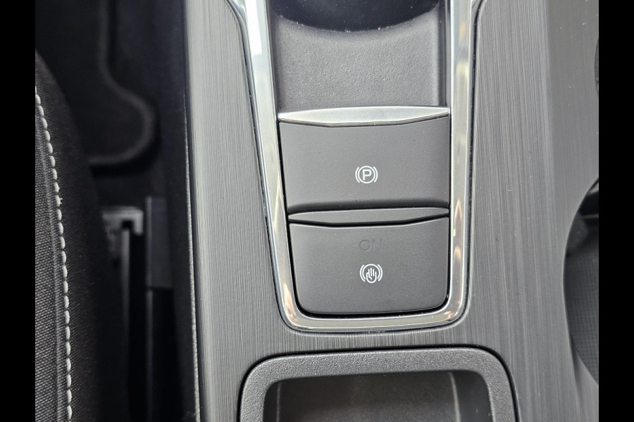 Ford Kuga 2.5 PHEV Titanium | Wegklapbare trekhaak |Achteruitrijcamera | Cruise control | Draadloos laden | LED |