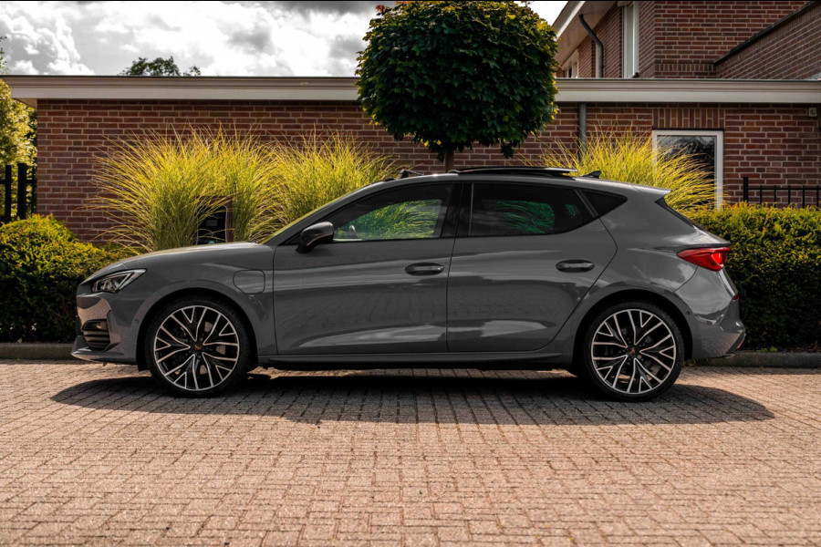 CUPRA Leon 1.4 e-Hybrid 245 PK ACC Pano Camera VZ Stuurwiel Keyless Stoel/Stuurverw. 19''