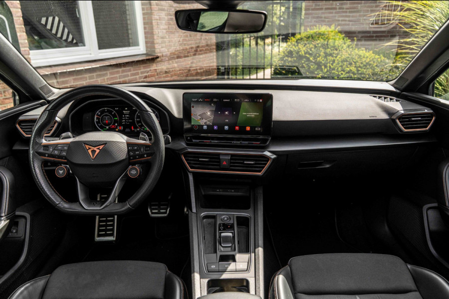 CUPRA Leon 1.4 e-Hybrid 245 PK ACC Pano Camera VZ Stuurwiel Keyless Stoel/Stuurverw. 19''