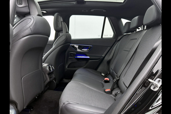 Mercedes-Benz GLC 300 e 4MATIC Plug-In Hybride Panorama Schuif Kanteldak | Trekhaak | Memory voorstoelen | Parkeerpakket met achteruitcamera. Inclusief 24 maanden Mercedes-Benz Certified garantie voor Europa.
