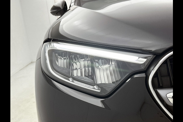 Mercedes-Benz GLC 300 e 4MATIC Plug-In Hybride Panorama Schuif Kanteldak | Trekhaak | Memory voorstoelen | Parkeerpakket met achteruitcamera. Inclusief 24 maanden Mercedes-Benz Certified garantie voor Europa.