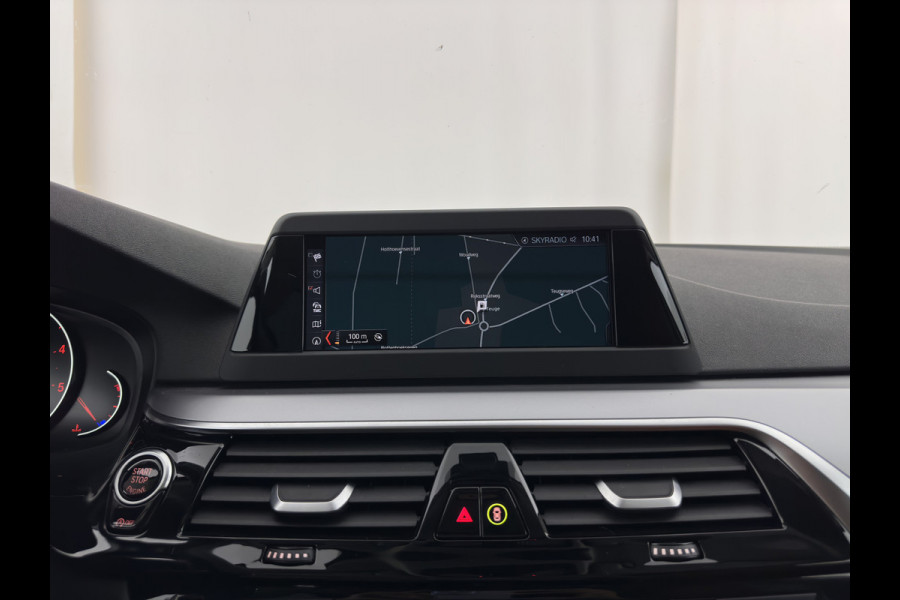 BMW 5 Serie Touring 520d Executive Aut. *LEATHER | FULL-LED | NAVI-FULLMAP | COMFORT-SEATS | PRIVACY-GLASS | ECC | PDC | CRUISE | 17''ALU*