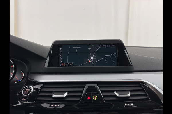 BMW 5 Serie Touring 520d Executive Aut. *LEATHER | FULL-LED | NAVI-FULLMAP | COMFORT-SEATS | PRIVACY-GLASS | ECC | PDC | CRUISE | 17''ALU*