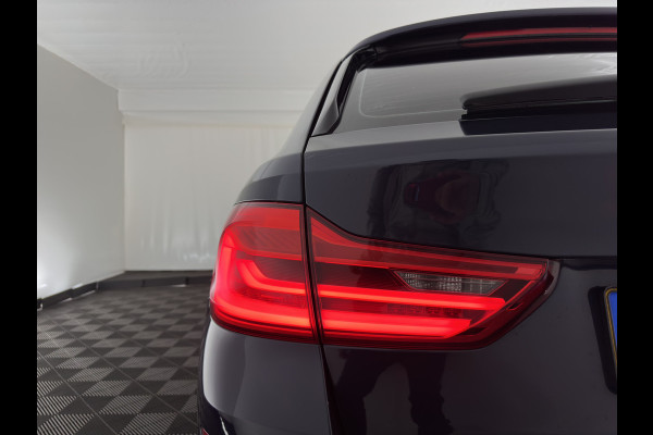 BMW 5 Serie Touring 520d Executive Aut. *LEATHER | FULL-LED | NAVI-FULLMAP | COMFORT-SEATS | PRIVACY-GLASS | ECC | PDC | CRUISE | 17''ALU*