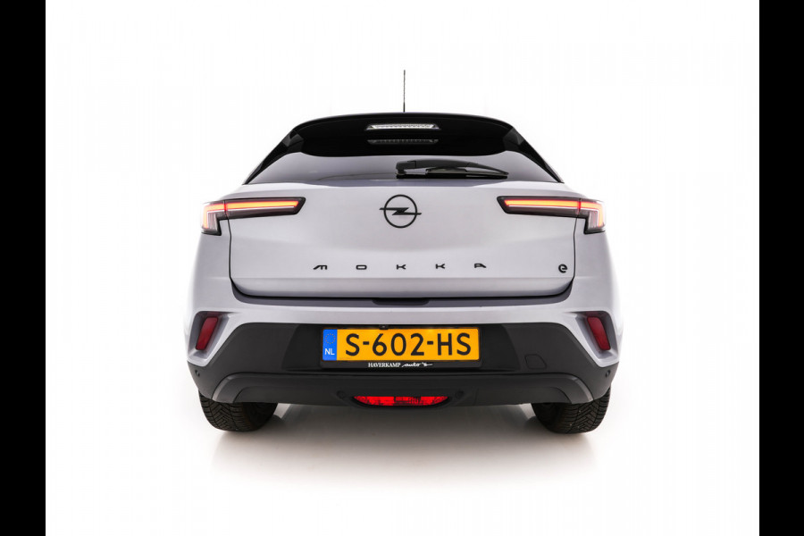 Opel Mokka-e GS Line Level-4 50 kWh [3-Fase-11kW] {SoH-95%} (INCL-BTW) Aut. *HEATPUMP | LEATHER-FABRIC | NAVI-FULLMAP|  DIGI-COCKPIT | FULL-LED | CAMERA | COMFORTSEATS | KEYLESS | DAB+ | ECC | CCS-FASTLOADER | CRUISE | 17''ALU*