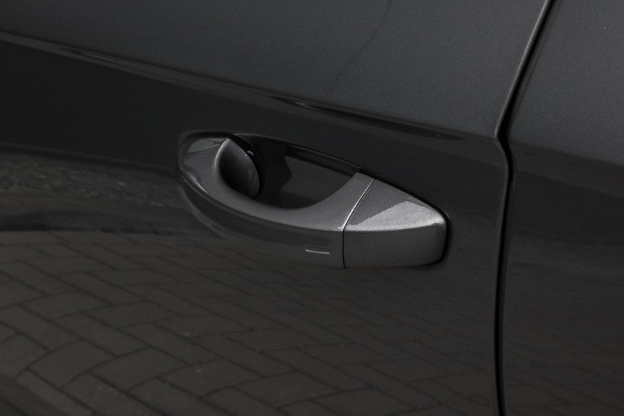 Volkswagen Touareg 3.0 TSi eHybrid 4MOTION R | Panoramadak | Luchtvering | 360°| HUD | Stoelverwarming & -ventilatie