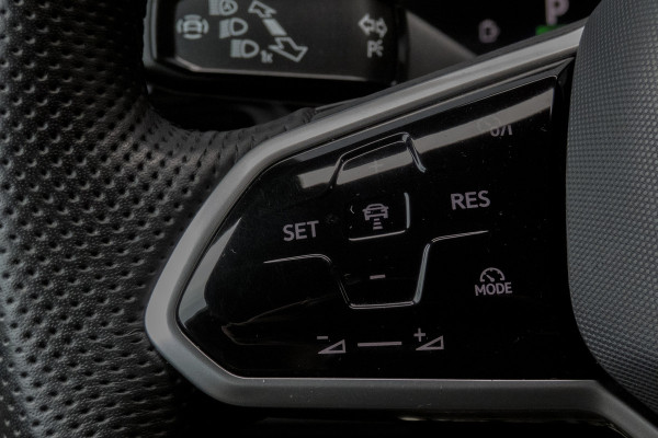 Volkswagen Touareg 3.0 TSi eHybrid 4MOTION R | Panoramadak | Luchtvering | 360°| HUD | Stoelverwarming & -ventilatie