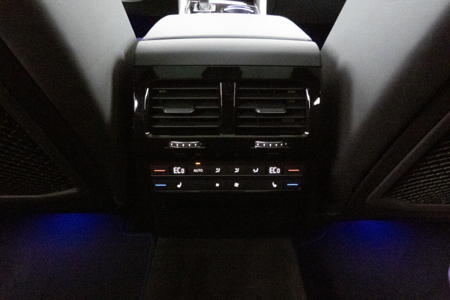 Volkswagen Touareg 3.0 TSi eHybrid 4MOTION R | Panoramadak | Luchtvering | 360°| HUD | Stoelverwarming & -ventilatie