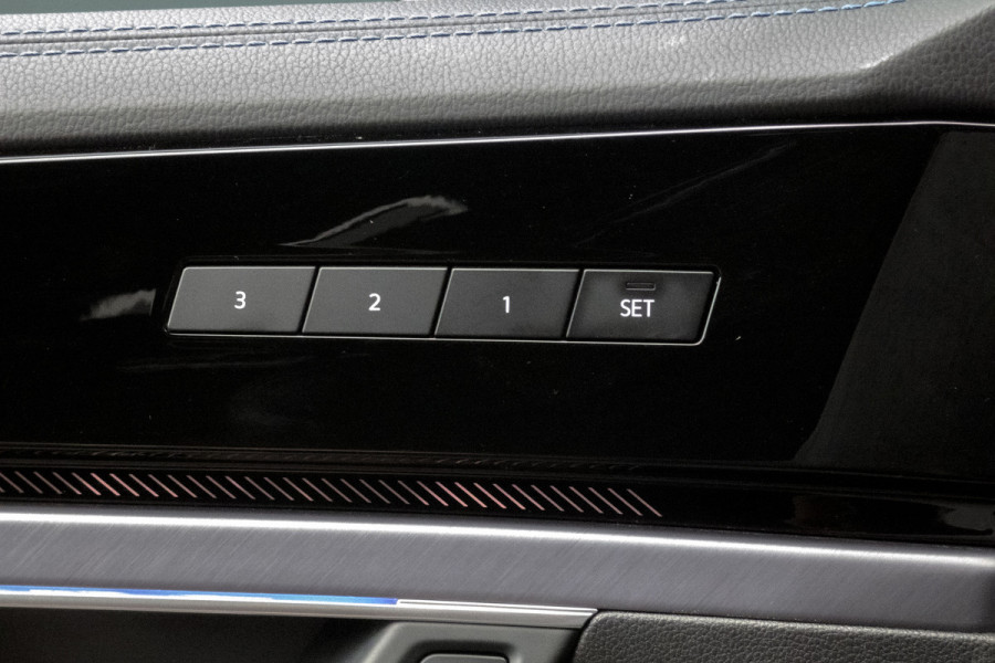 Volkswagen Touareg 3.0 TSi eHybrid 4MOTION R | Panoramadak | Luchtvering | 360°| HUD | Stoelverwarming & -ventilatie