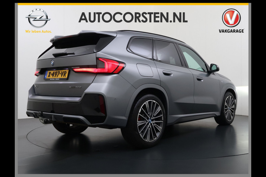 BMW X1 xDrive30e 327pk M-sport SOH 95% Leer Pano-Dak/Hef-Dak M-Sportstoelen+Elektr.+Geheugen+Verwarmd Trekhaak Harman-Kardon Adaptive-L Adaptive-Cruise AWD StuurVerwarmd Zwarte-Hemel Travelpack Park-Assist Pdc Draadloze lader Innovations-pakket Comfort-Pack €75.000,- Nieuw  Orig.NL auto! 1.800kg trekvermogen