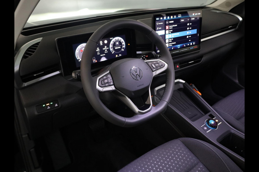 Volkswagen T-Roc Limited Edition 1.5 eTSI 85 kW / 116 PK SUV 7 vers Achteruitrijcamera | Stoelverwarming | Carplay