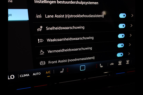 Volkswagen T-Roc Limited Edition 1.5 eTSI 85 kW / 116 PK SUV 7 vers Achteruitrijcamera | Stoelverwarming | Carplay