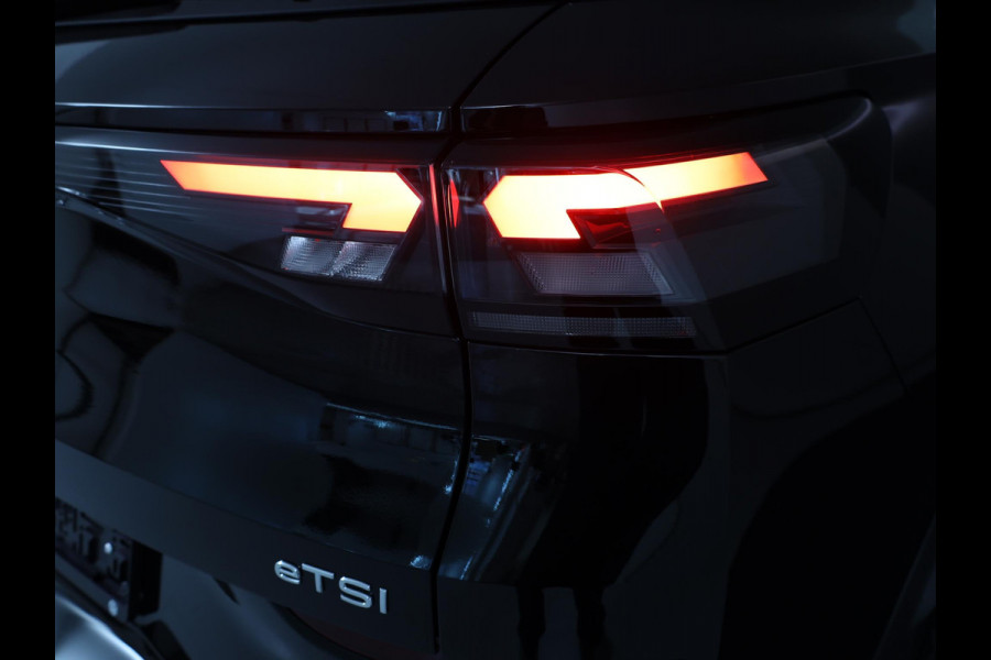 Volkswagen T-Roc Limited Edition 1.5 eTSI 85 kW / 116 PK SUV 7 vers Achteruitrijcamera | Stoelverwarming | Carplay