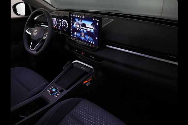 Volkswagen T-Roc Limited Edition 1.5 eTSI 85 kW / 116 PK SUV 7 vers Achteruitrijcamera | Stoelverwarming | Carplay