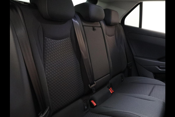 Volkswagen T-Roc Limited Edition 1.5 eTSI 85 kW / 116 PK SUV 7 vers Achteruitrijcamera | Stoelverwarming | Carplay