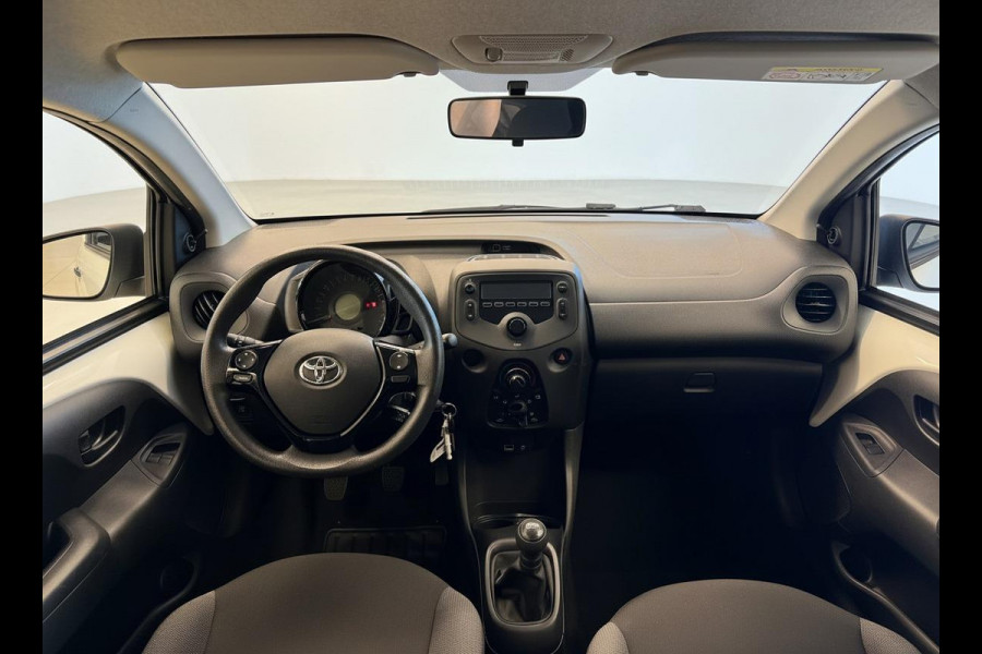 Toyota Aygo 1.0 VVT-i x-fun BI-TONE . GARANTIE TOT 06-2031* . AIRCO . SLECHTS 50.000 KM! . 1E EIGENAAR .