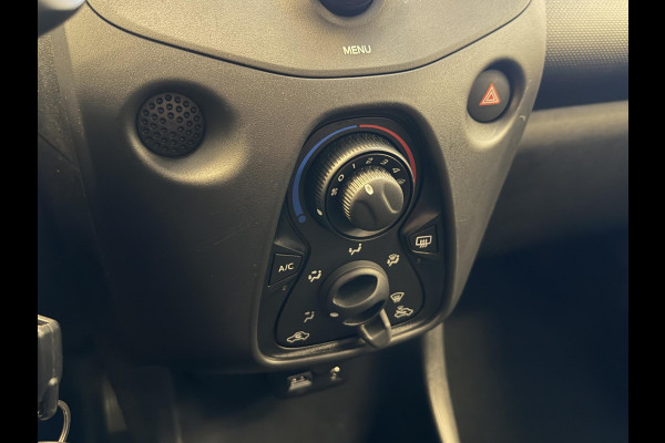 Toyota Aygo 1.0 VVT-i x-fun BI-TONE . GARANTIE TOT 06-2031* . AIRCO . SLECHTS 50.000 KM! . 1E EIGENAAR .