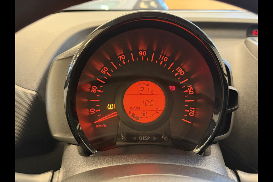 Toyota Aygo 1.0 VVT-i x-fun BI-TONE . GARANTIE TOT 06-2031* . AIRCO . SLECHTS 50.000 KM! . 1E EIGENAAR .