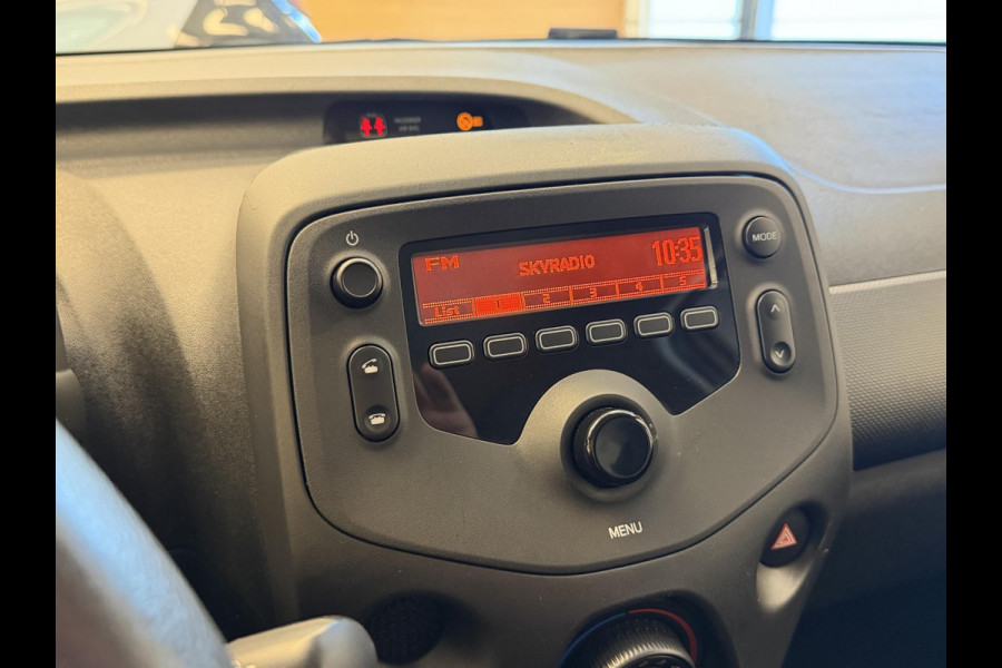 Toyota Aygo 1.0 VVT-i x-fun BI-TONE . GARANTIE TOT 06-2031* . AIRCO . SLECHTS 50.000 KM! . 1E EIGENAAR .