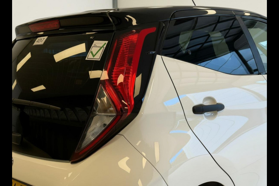 Toyota Aygo 1.0 VVT-i x-fun BI-TONE . GARANTIE TOT 06-2031* . AIRCO . SLECHTS 50.000 KM! . 1E EIGENAAR .