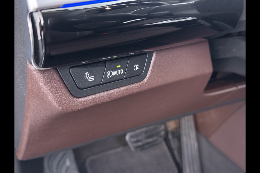 BMW X1 xDrive25e PHEV 245pk AUT-7 Leer Trekhaak Adap.Cruise Camera Navi Dual-Ecc ParkAssist Pdc Apple Carplay Android SOH 97% Hybride Lmv Elek.Achterklep Connect Drive Isofix DAB Led Regen-Lichtsensor Lane Assist Wifi AWD 1.700KG Trekgewicht 1e Eigenaar Dealeronderhouden Origineel Nederlandse Auto