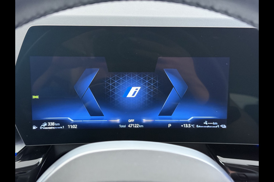 BMW X1 xDrive25e PHEV 245pk AUT-7 Leer Trekhaak Adap.Cruise Camera Navi Dual-Ecc ParkAssist Pdc Apple Carplay Android SOH 97% Hybride Lmv Elek.Achterklep Connect Drive Isofix DAB Led Regen-Lichtsensor Lane Assist Wifi AWD 1.700KG Trekgewicht 1e Eigenaar Dealeronderhouden Origineel Nederlandse Auto