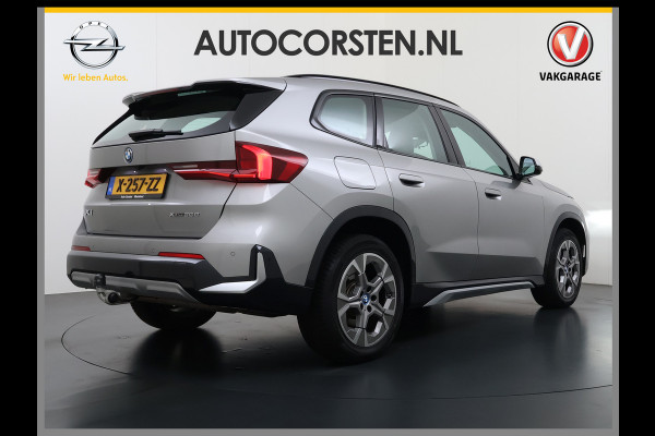 BMW X1 xDrive25e PHEV 245pk AUT-7 Leer Trekhaak Adap.Cruise Camera Navi Dual-Ecc ParkAssist Pdc Apple Carplay Android SOH 97% Hybride Lmv Elek.Achterklep Connect Drive Isofix DAB Led Regen-Lichtsensor Lane Assist Wifi AWD 1.700KG Trekgewicht 1e Eigenaar Dealeronderhouden Origineel Nederlandse Auto