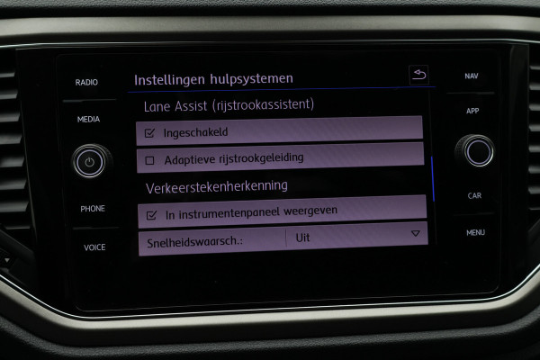 Volkswagen T-Roc 1.0 TSI Style Eerste Eigenaar, ACC, Apple Carplay, Climate, PDC, LED, Trekhaak, 16''