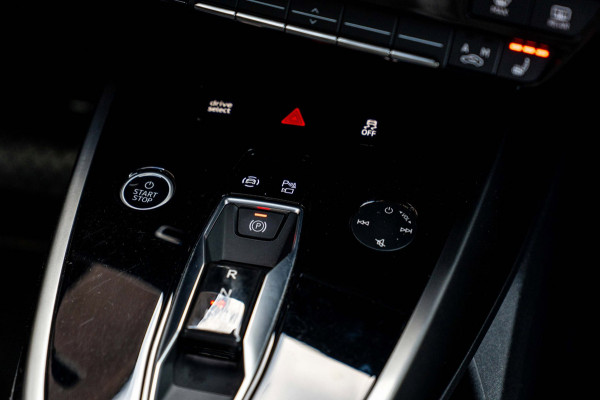 Audi Q4 Sportback e-tron 35 Advanced edition 55 kWh Sportstoelen Elek.Klep Stoelverwarming Ambiance Camera 19''