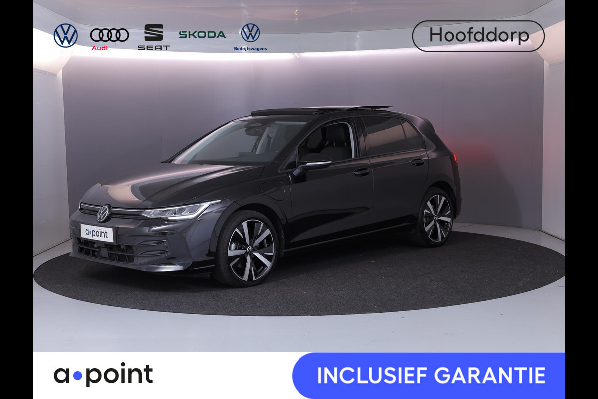 Volkswagen Golf 1.5 eHybrid Life Edition 204 pk Automaat (DSG) | Verlengde garantie | Navigatie via App | Panoramadak | Parkeersensoren (Park assist) | Achteruitrijcamera | Autom. airco (3 zones) |