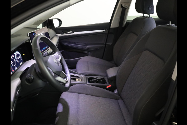 Volkswagen Golf 1.5 eHybrid Life Edition 204 pk Automaat (DSG) | Verlengde garantie | Navigatie via App | Panoramadak | Parkeersensoren (Park assist) | Achteruitrijcamera | Autom. airco (3 zones) |
