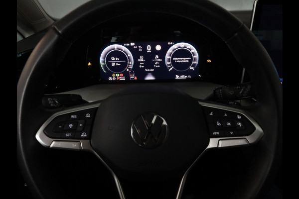 Volkswagen Golf 1.5 eHybrid Life Edition 204 pk Automaat (DSG) | Verlengde garantie | Navigatie via App | Panoramadak | Parkeersensoren (Park assist) | Achteruitrijcamera | Autom. airco (3 zones) |