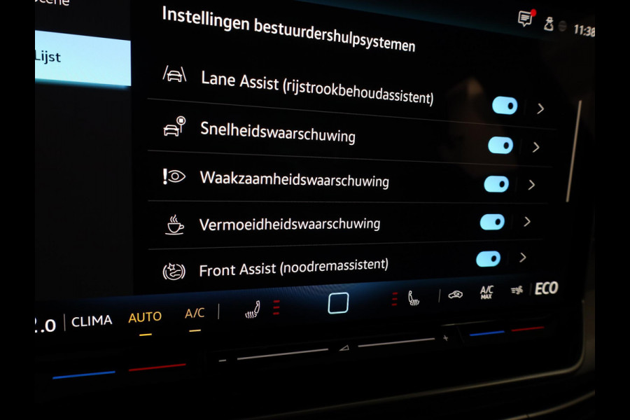 Volkswagen Golf 1.5 eHybrid Life Edition 204 pk Automaat (DSG) | Verlengde garantie | Navigatie via App | Panoramadak | Parkeersensoren (Park assist) | Achteruitrijcamera | Autom. airco (3 zones) |