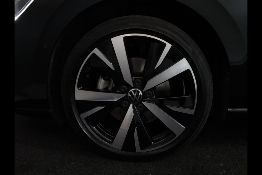 Volkswagen Golf 1.5 eHybrid Life Edition 204 pk Automaat (DSG) | Verlengde garantie | Navigatie via App | Panoramadak | Parkeersensoren (Park assist) | Achteruitrijcamera | Autom. airco (3 zones) |