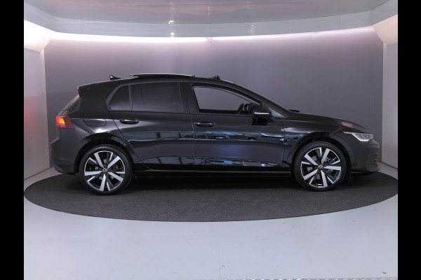 Volkswagen Golf 1.5 eHybrid Life Edition 204 pk Automaat (DSG) | Verlengde garantie | Navigatie via App | Panoramadak | Parkeersensoren (Park assist) | Achteruitrijcamera | Autom. airco (3 zones) |