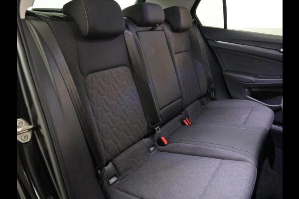 Volkswagen Golf 1.5 eHybrid Life Edition 204 pk Automaat (DSG) | Verlengde garantie | Navigatie via App | Panoramadak | Parkeersensoren (Park assist) | Achteruitrijcamera | Autom. airco (3 zones) |