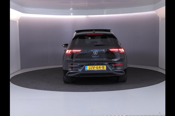 Volkswagen Golf 1.5 eHybrid Life Edition 204 pk Automaat (DSG) | Verlengde garantie | Navigatie via App | Panoramadak | Parkeersensoren (Park assist) | Achteruitrijcamera | Autom. airco (3 zones) |