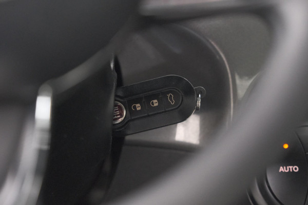 Fiat 500C 1.0 Hybrid Dolcevita | Apple Carplay | Parkeersensoren | Climate control