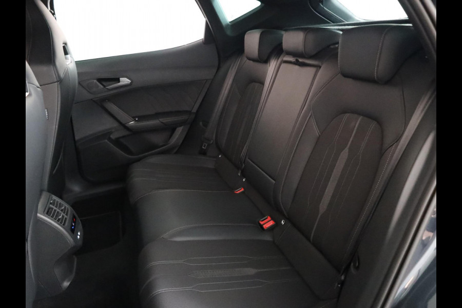 CUPRA Formentor 1.4 e-Hybrid Business 204 pk Automaat | Navigatie | Parkeersensoren (Park assist) | Achteruitrijcamera | Autom. airco (3 zones) | Elektr. bestuurdersstoel met geheugen |