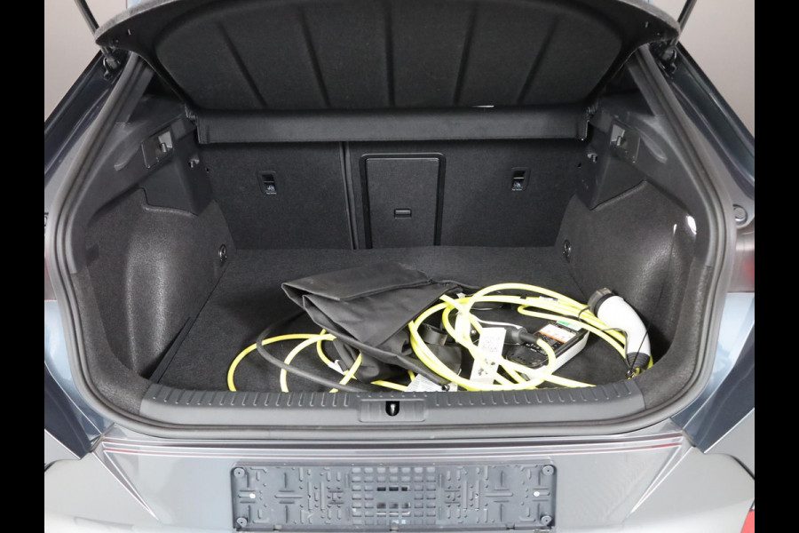 CUPRA Formentor 1.4 e-Hybrid Business 204 pk Automaat | Navigatie | Parkeersensoren (Park assist) | Achteruitrijcamera | Autom. airco (3 zones) | Elektr. bestuurdersstoel met geheugen |
