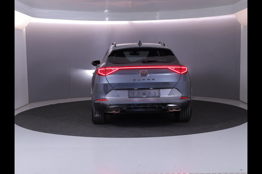 CUPRA Formentor 1.4 e-Hybrid Business 204 pk Automaat | Navigatie | Parkeersensoren (Park assist) | Achteruitrijcamera | Autom. airco (3 zones) | Elektr. bestuurdersstoel met geheugen |